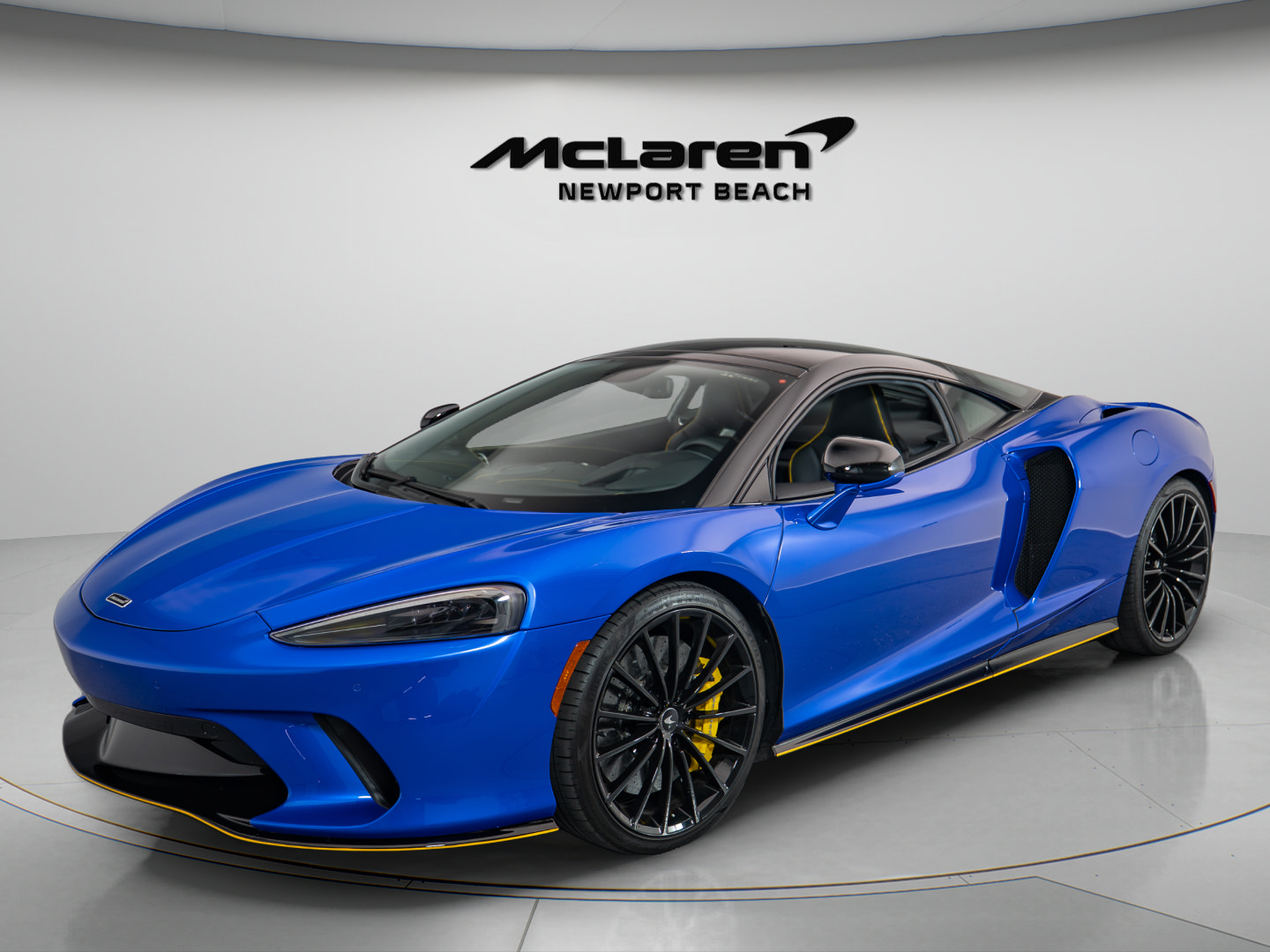 Used 2023 McLaren GT RWD image 3