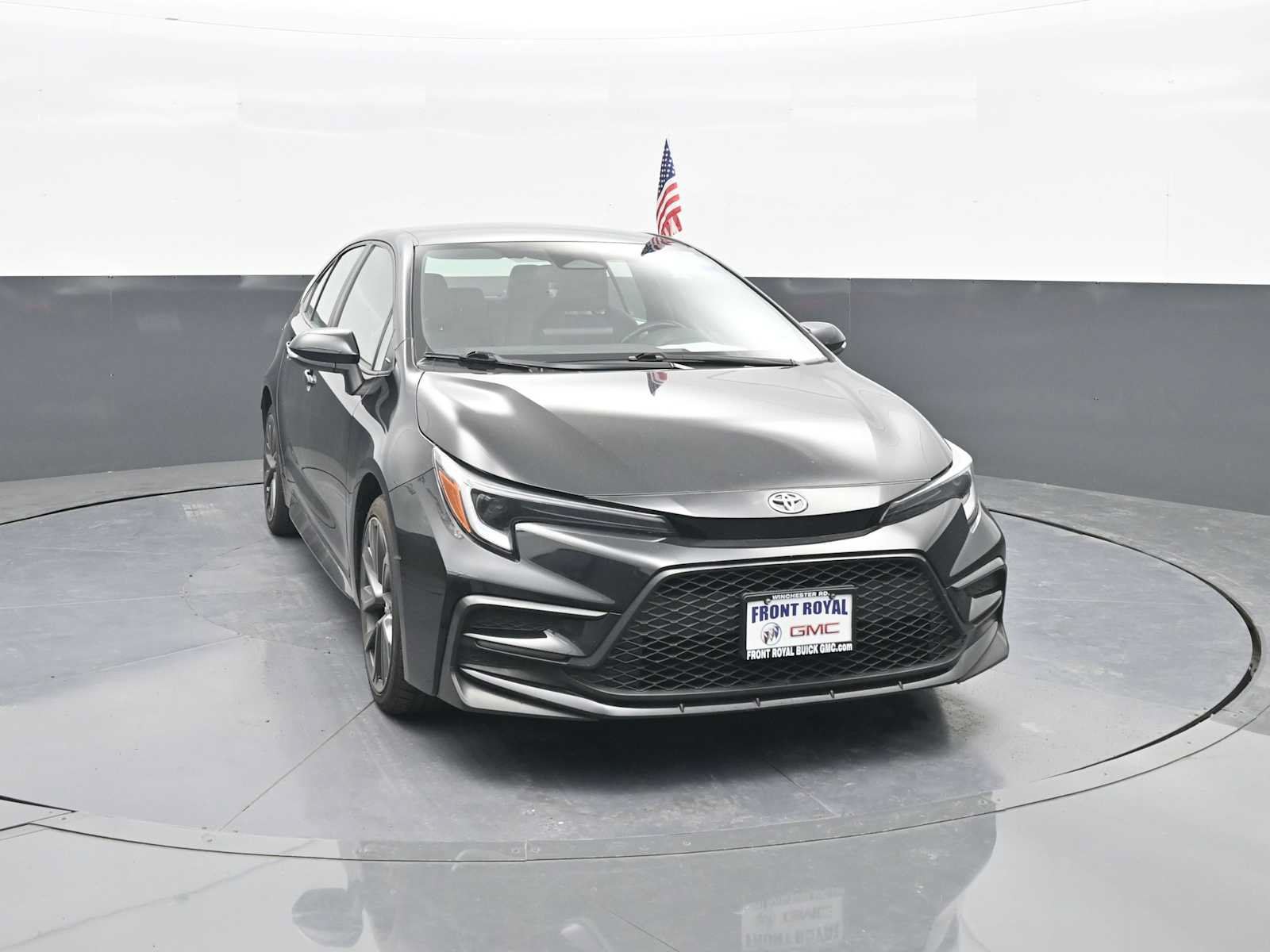 Used 2024 Toyota Corolla SE FWD image 2