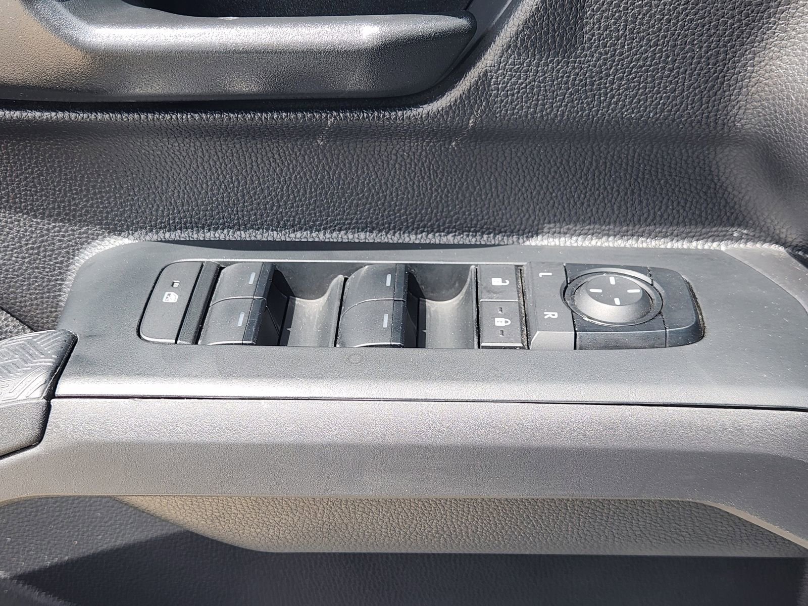 Used 2024 Toyota Tacoma SR image 27