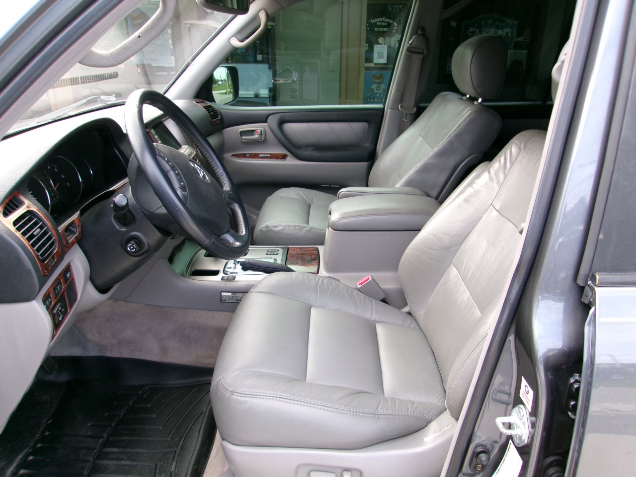 Used 2004 Toyota Land Cruiser image 11