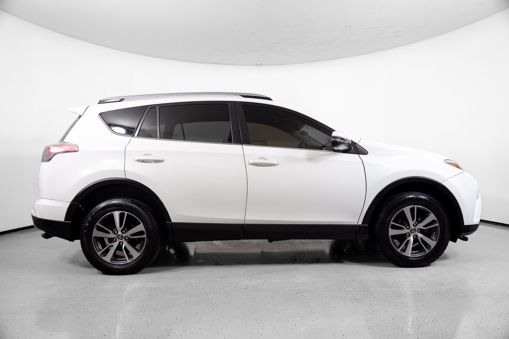 Used 2016 Toyota RAV4 XLE FWD image 3