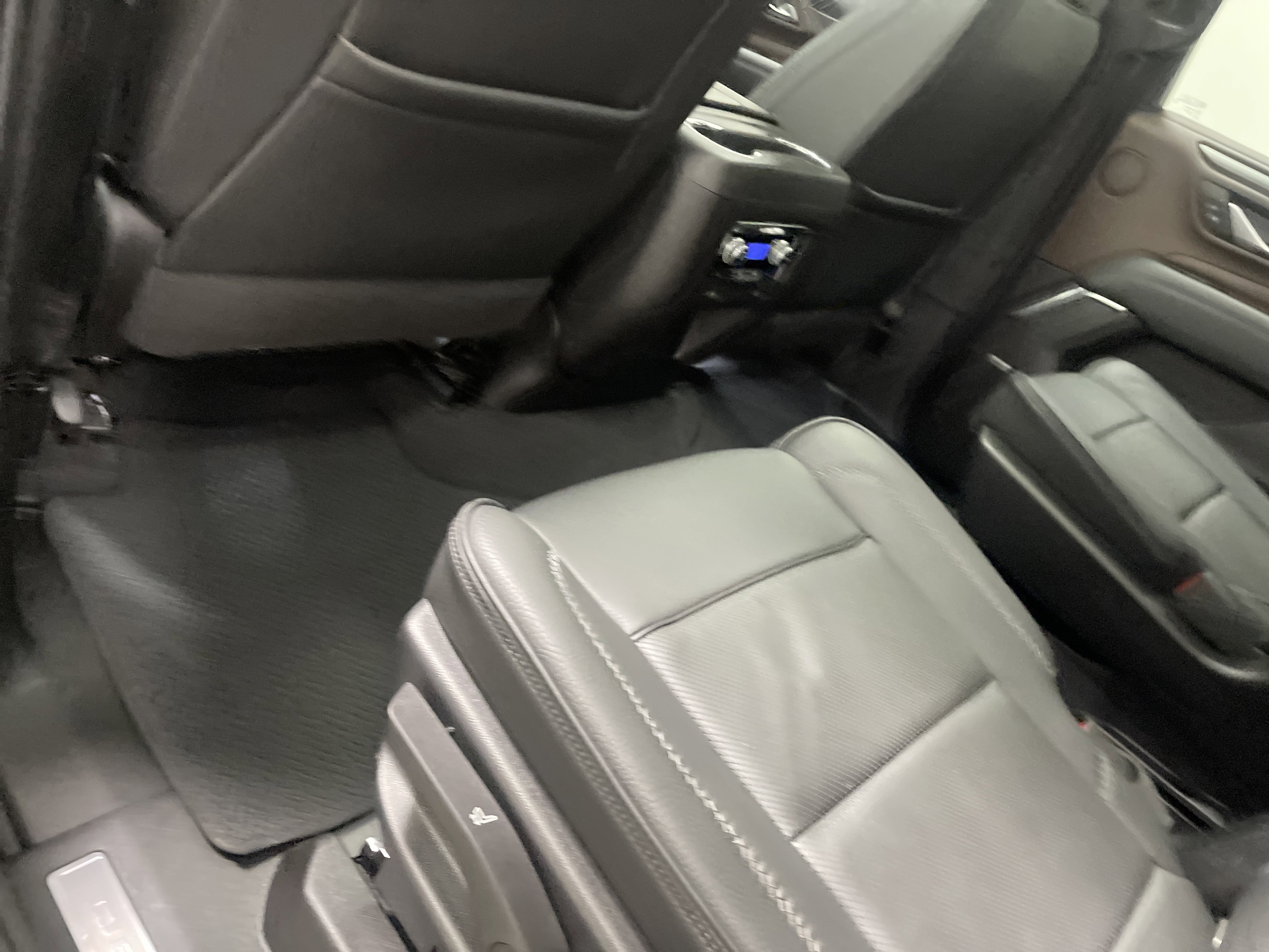 Used 2022 GMC Yukon Denali w/ Advanced Technology Package AWD/4WD image 11