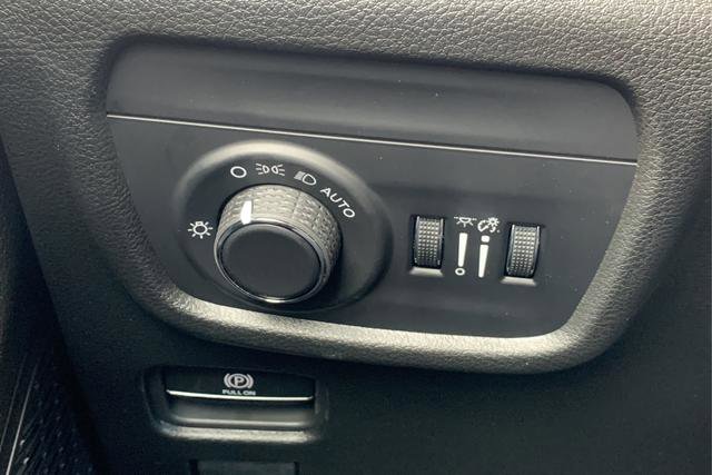 New 2025 Jeep Grand Cherokee Altitude image 46