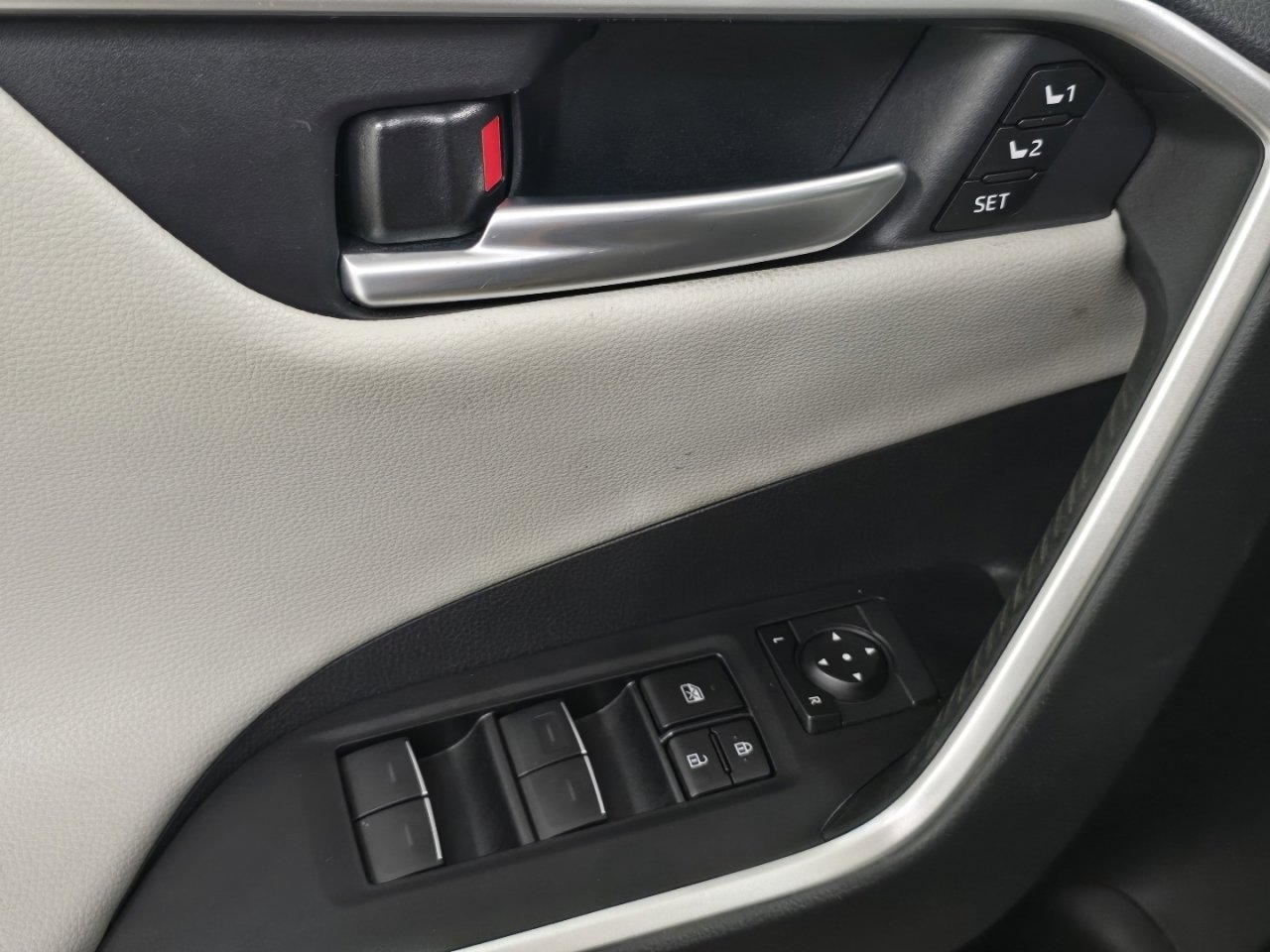 Used 2024 Toyota RAV4 Limited image 25