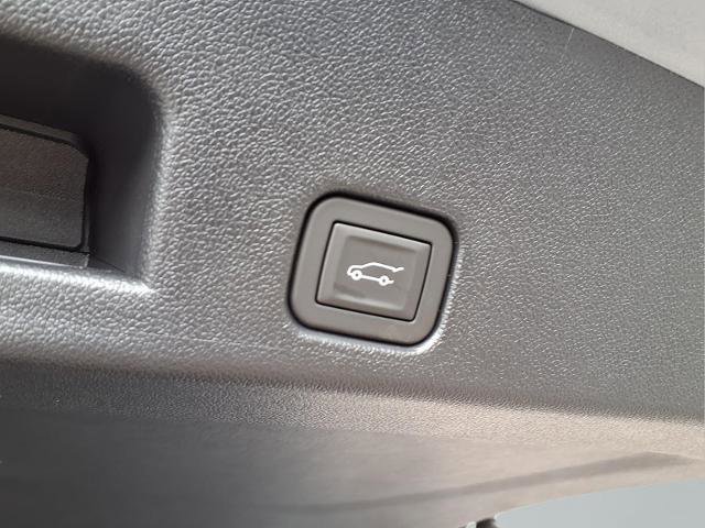 Used 2025 Chevrolet Traverse LT w/ LPO, Floor Liner Package FWD image 24