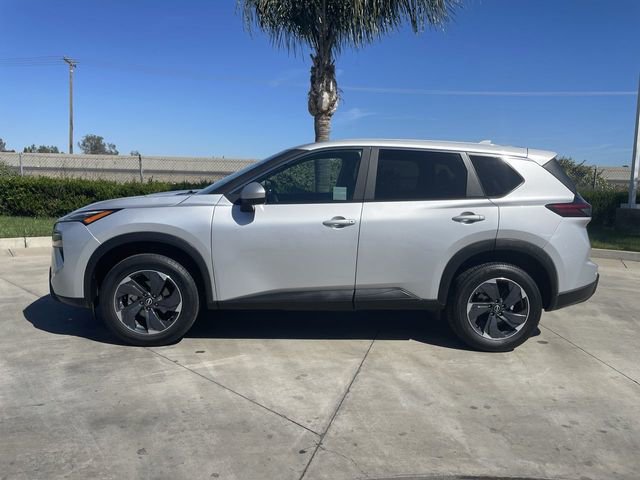 Used 2024 Nissan Rogue SV image 5