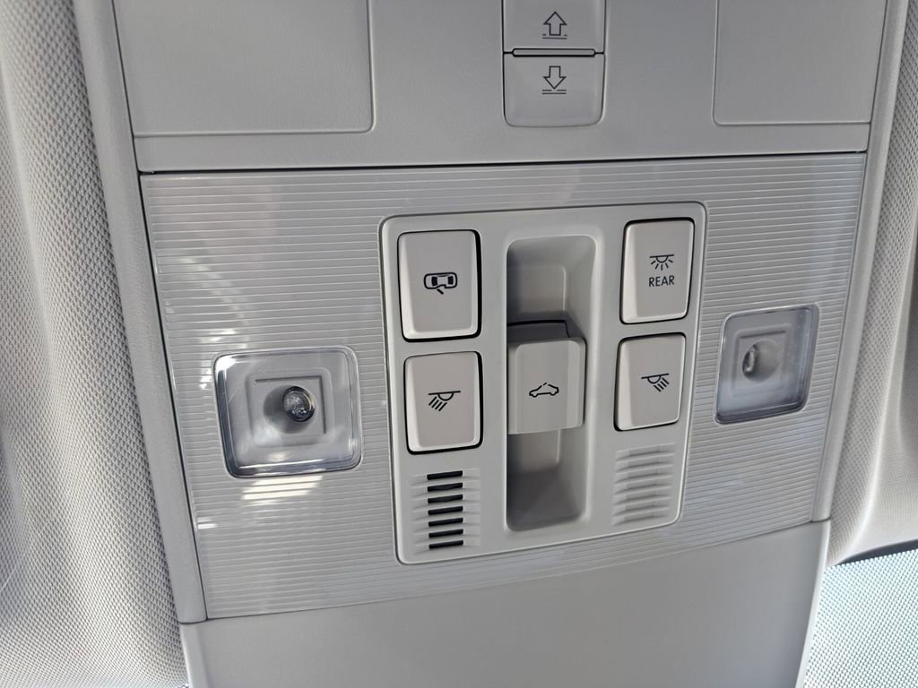 Used 2025 Volkswagen Taos SEL image 16