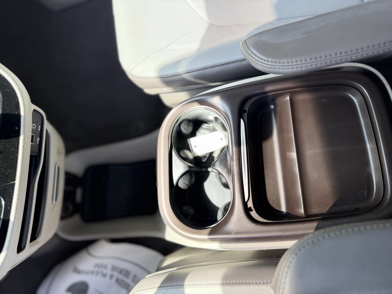 Used 2017 Chrysler Pacifica Touring-L FWD image 17