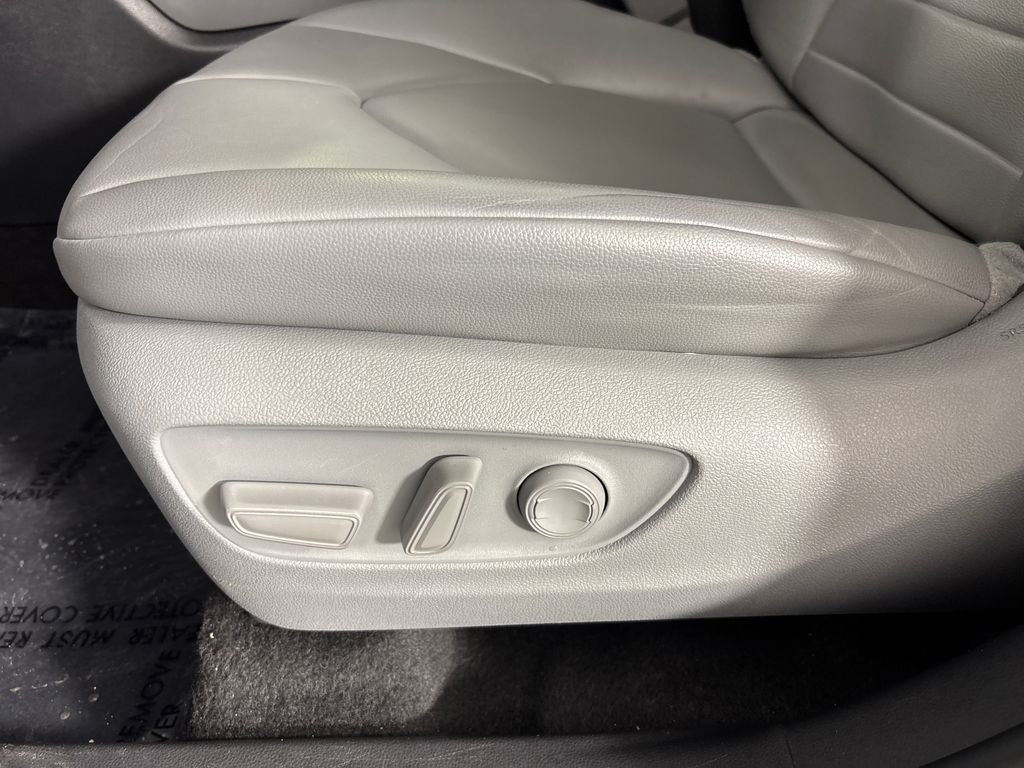 Used 2023 Toyota Highlander XLE image 10