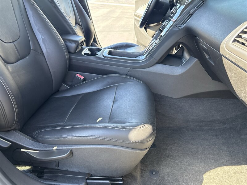 Used 2011 Chevrolet Volt Premium w/ Premium Trim Package FWD image 33