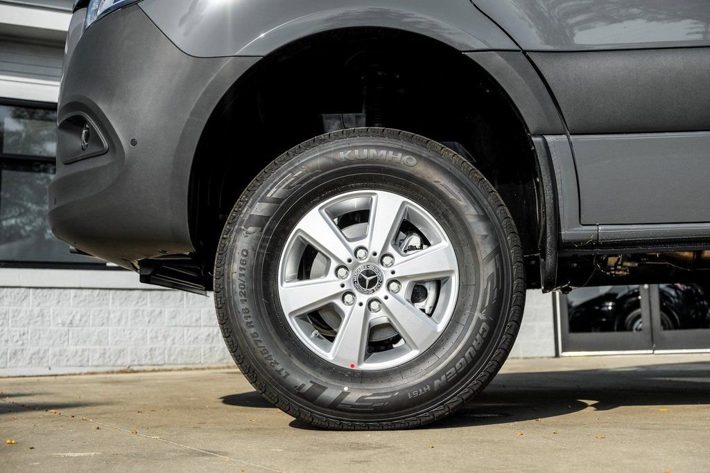 Used 2025 Mercedes-Benz Sprinter 2500 image 4