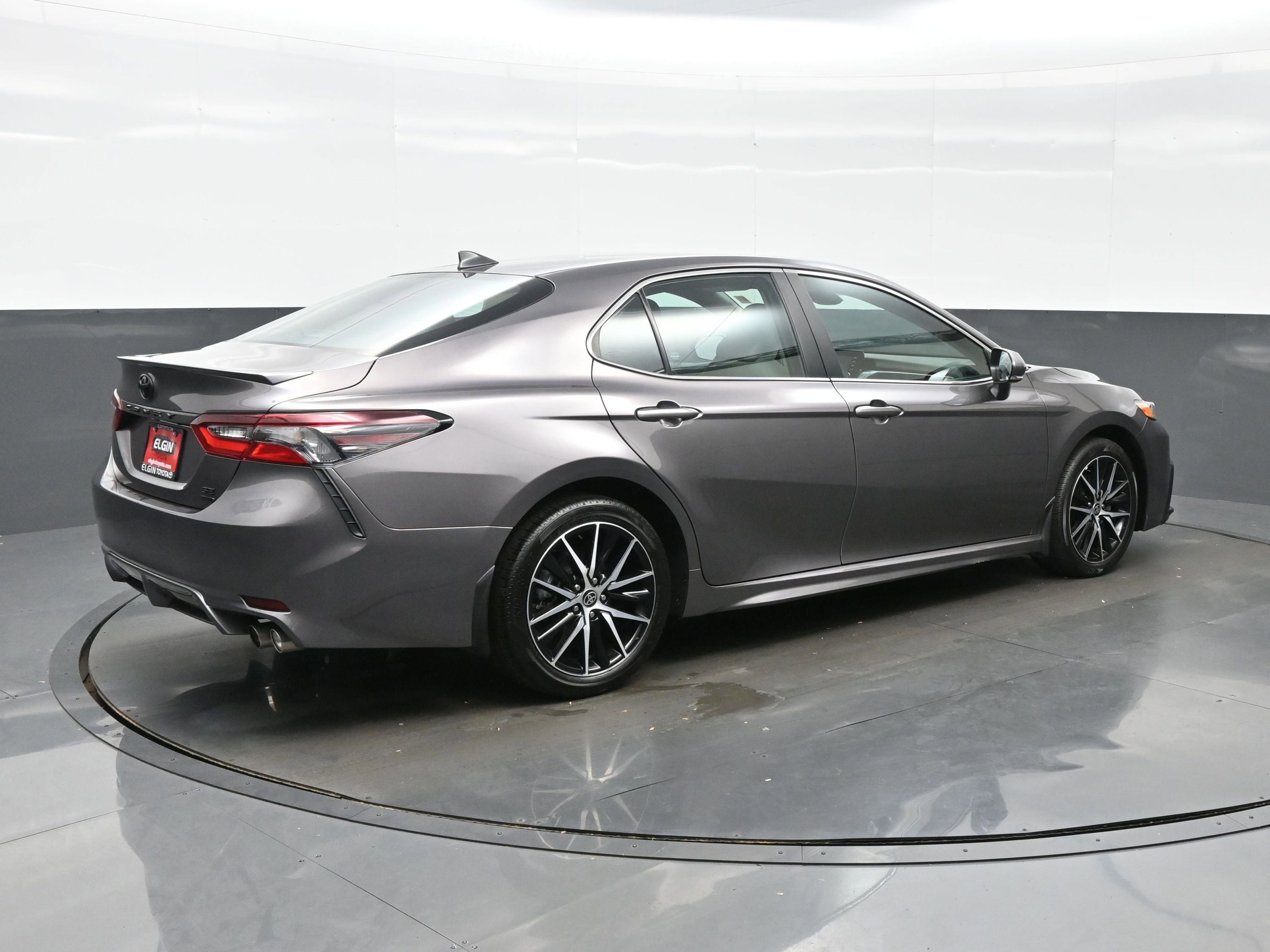 Used 2024 Toyota Camry SE image 6