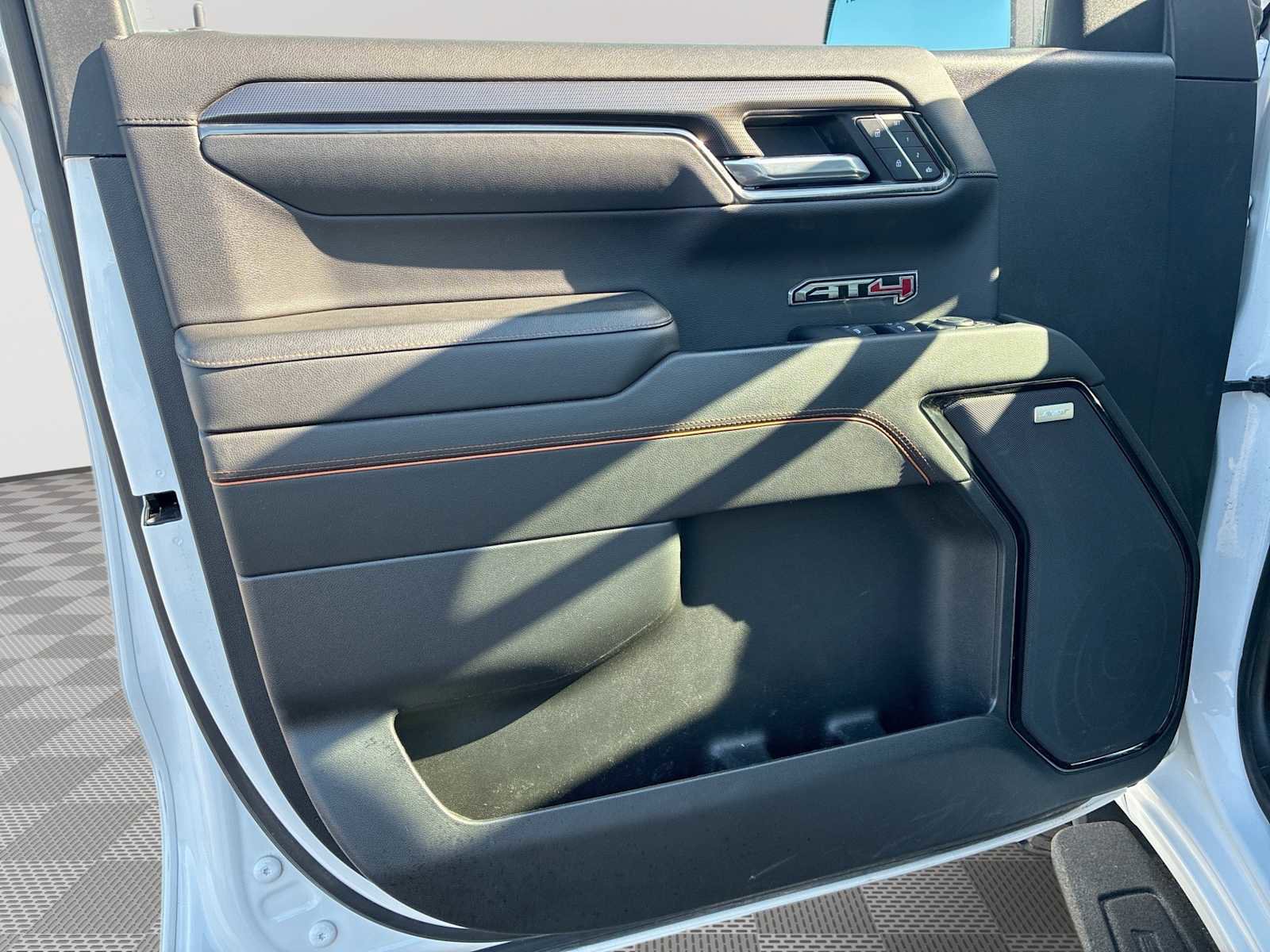Certified 2022 GMC Sierra 1500 AT4 w/ AT4 Premium Package image 22