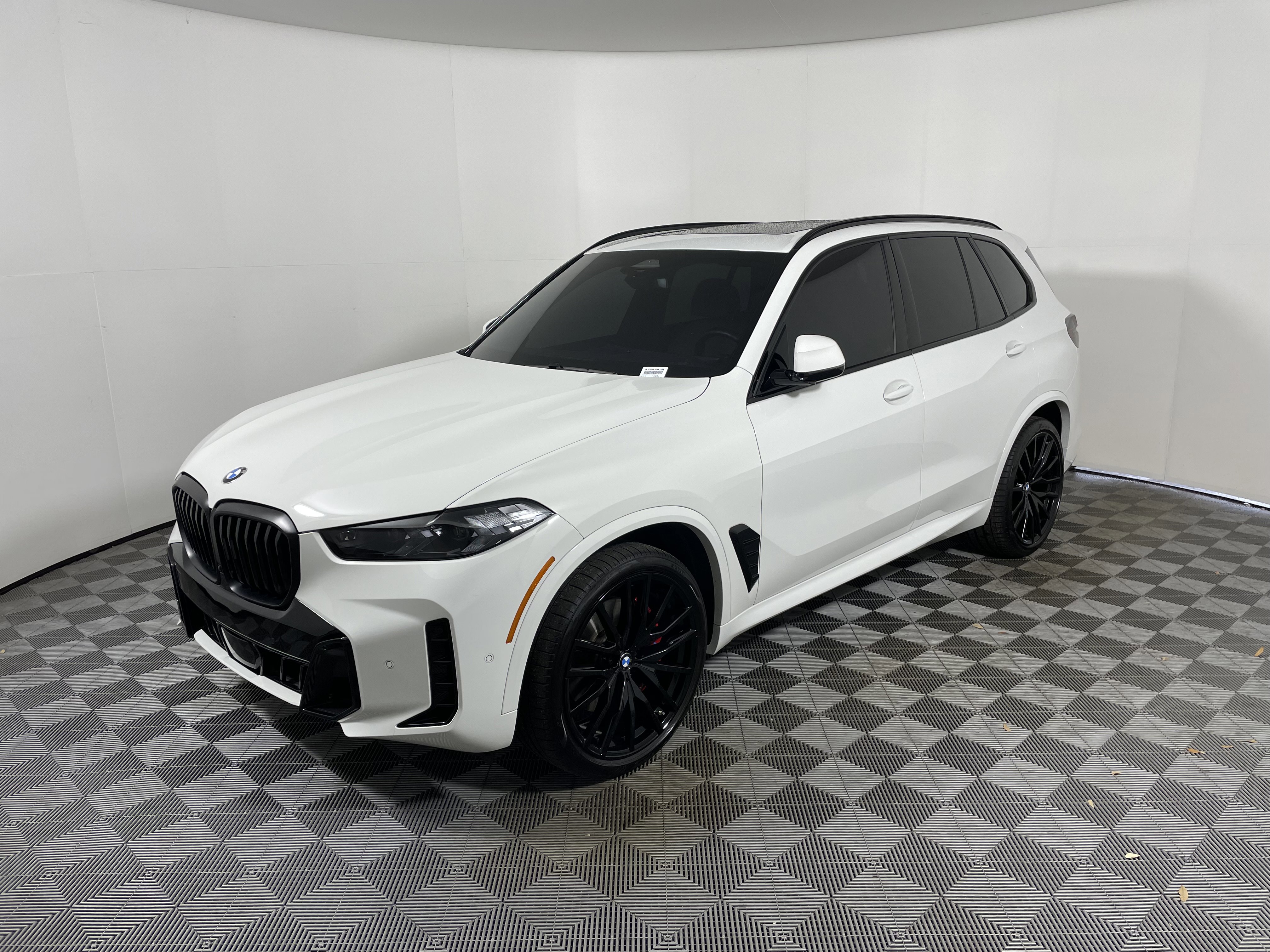 Used 2024 BMW X5 xDrive40i w/ M Sport Package image 9