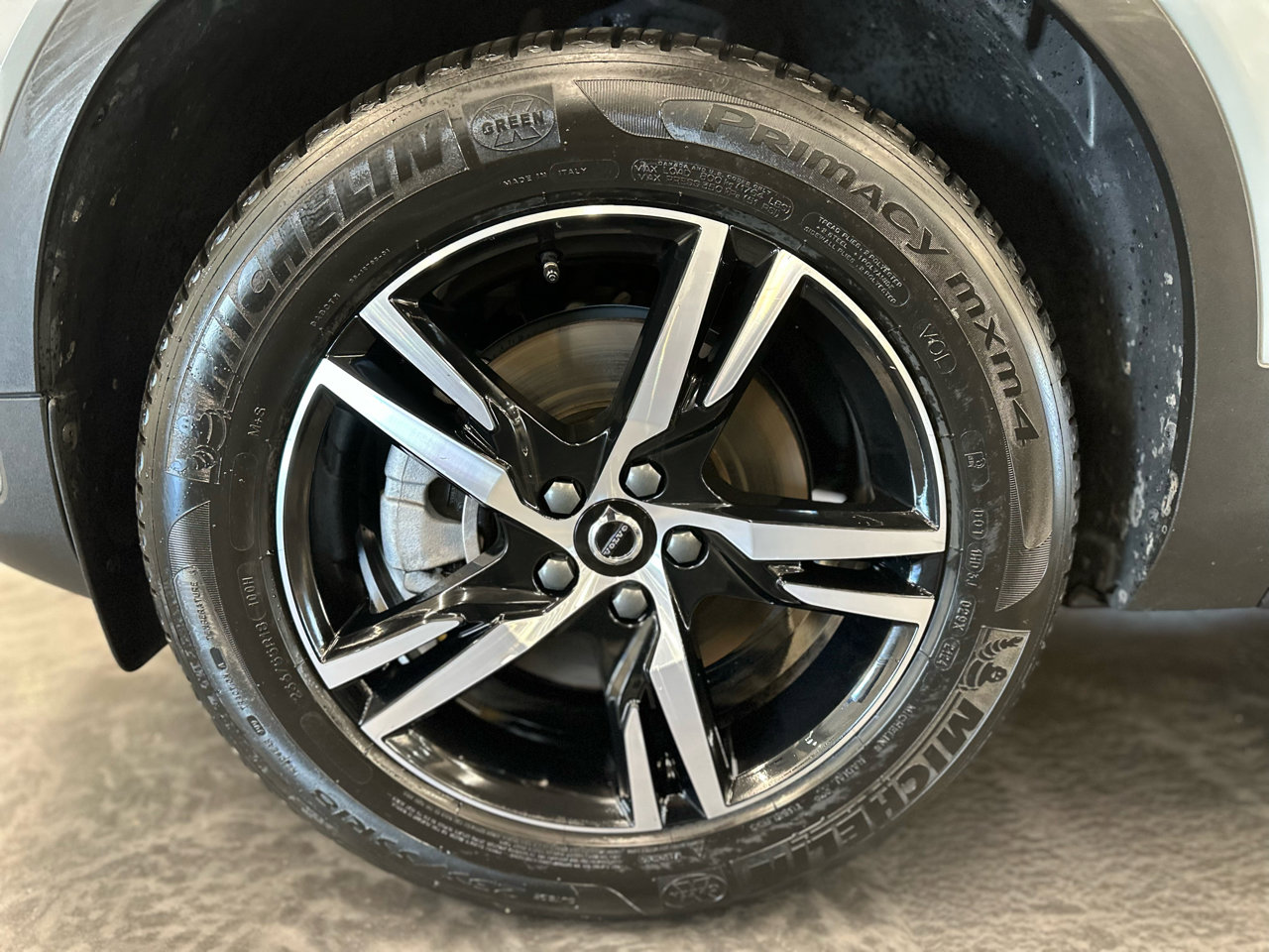 Used 2025 Volvo XC40 B5 Core image 8