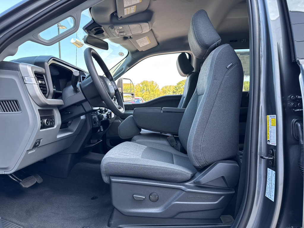 New 2026 Ford F250 XLT w/ XLT Premium Package AWD/4WD image 5