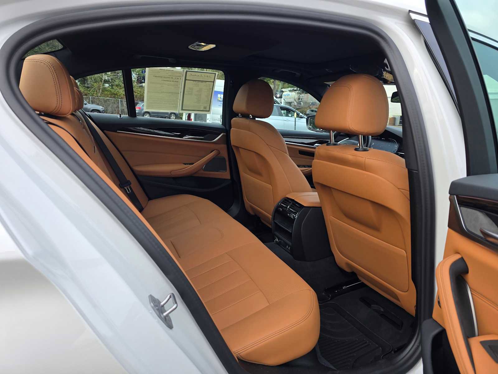 Used 2023 BMW 530e xDrive w/ Premium Package image 15