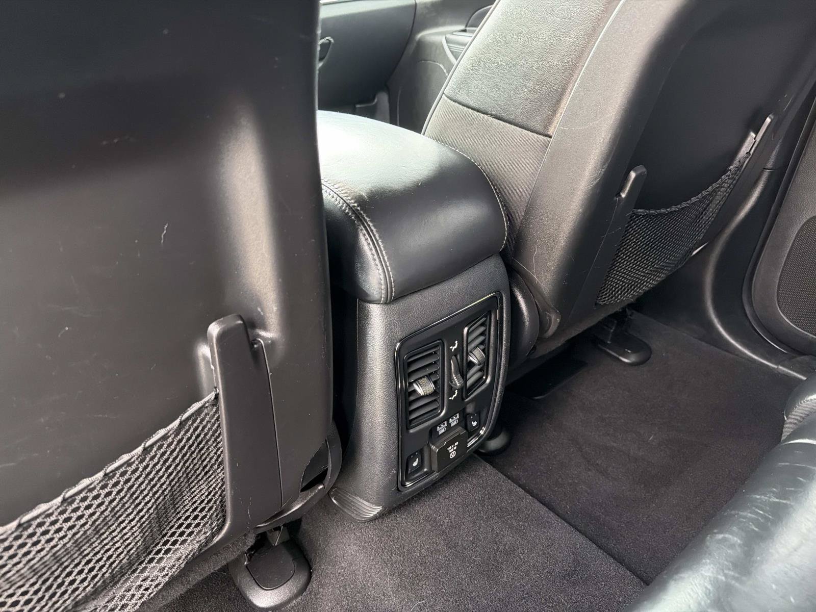 Used 2019 Jeep Grand Cherokee Overland AWD/4WD image 16
