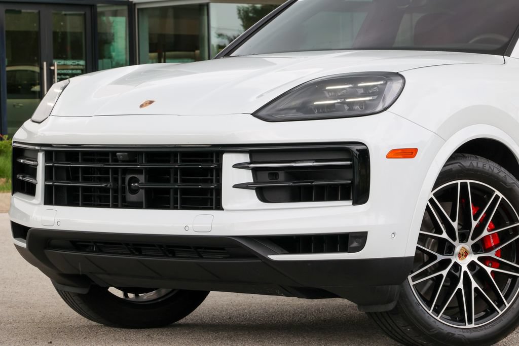 Certified 2025 Porsche Cayenne S AWD/4WD image 23