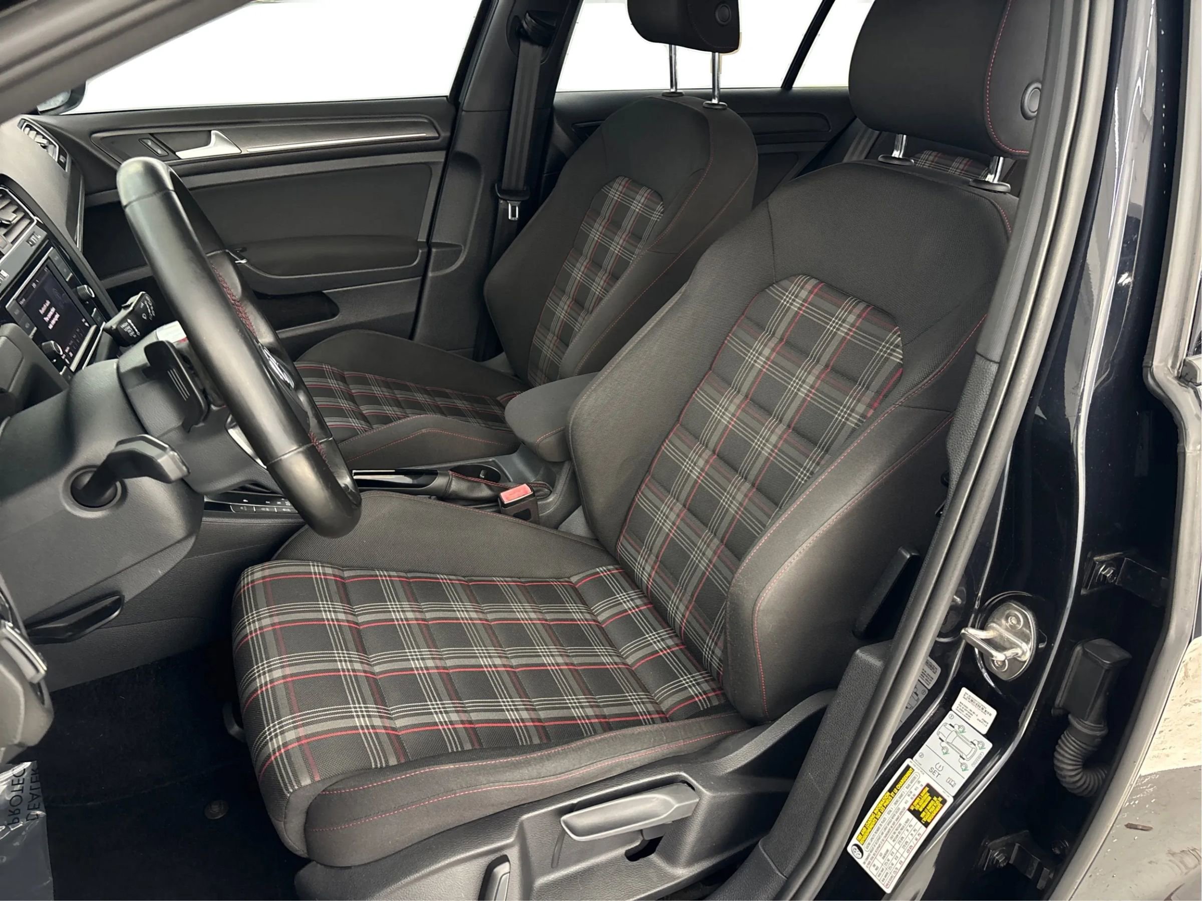 Used 2019 Volkswagen GTI SE image 13