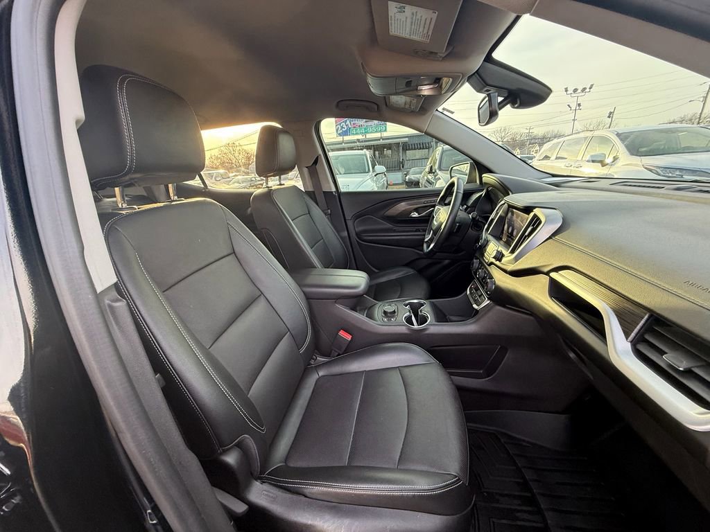 Used 2024 GMC Terrain SLT image 25