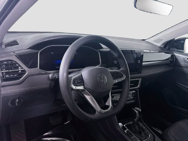 Certified 2025 Volkswagen Taos SE AWD/4WD image 9