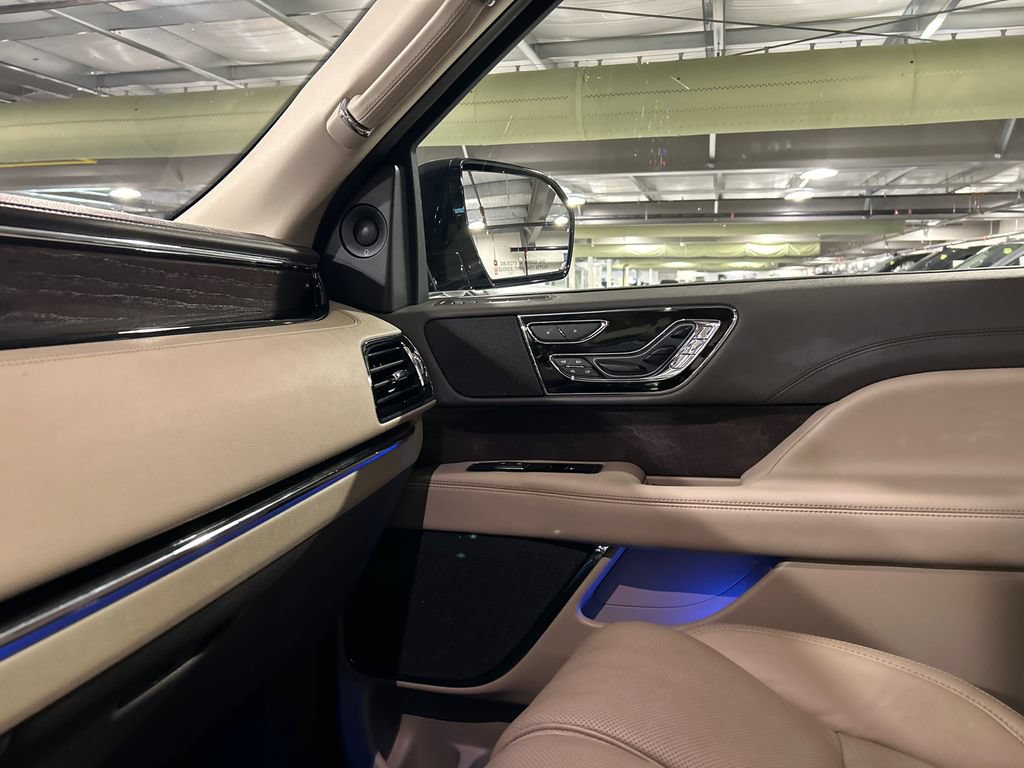 Certified 2024 Lincoln Navigator L Reserve AWD/4WD image 18