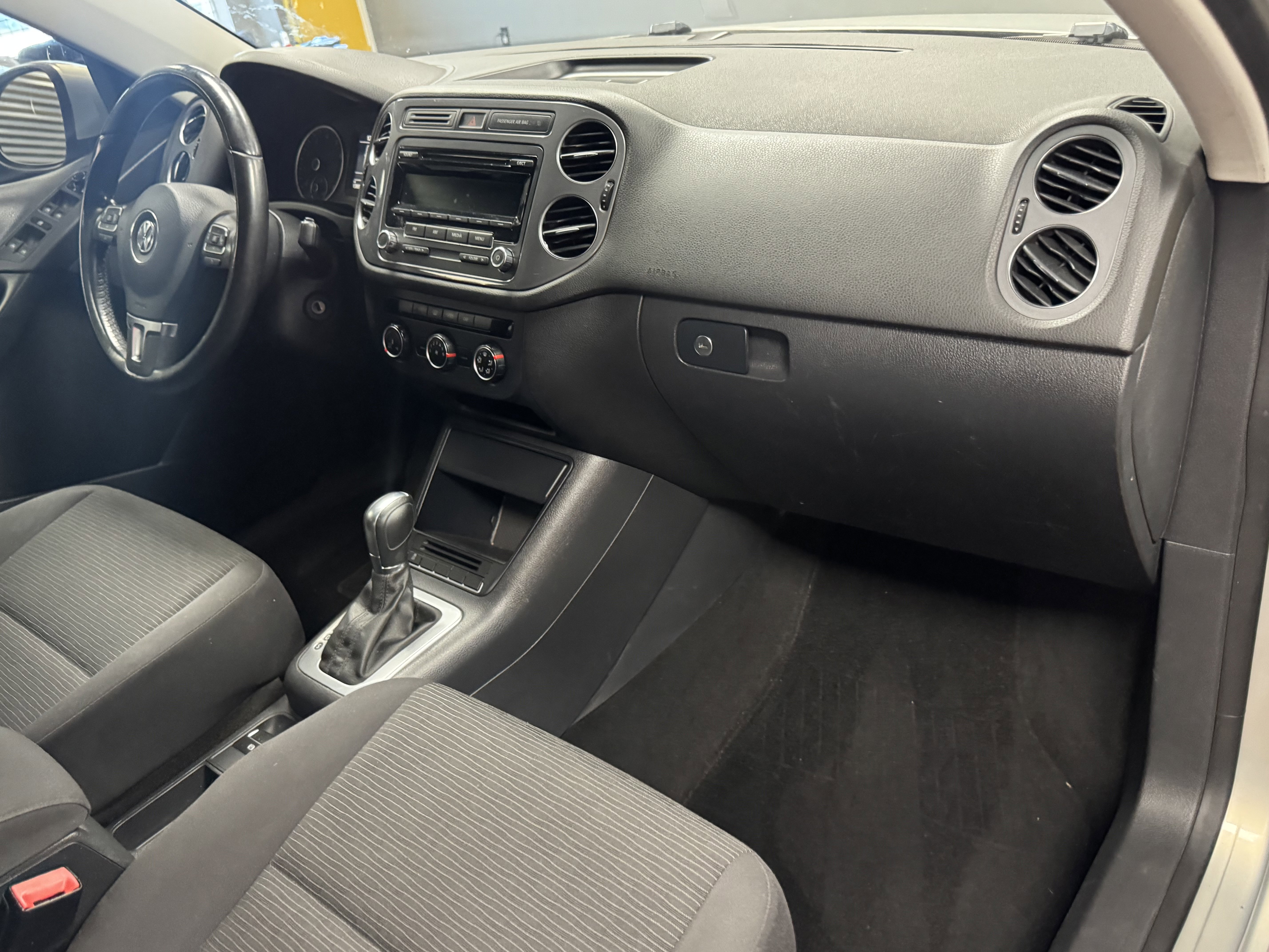 Used 2014 Volkswagen Tiguan S image 12