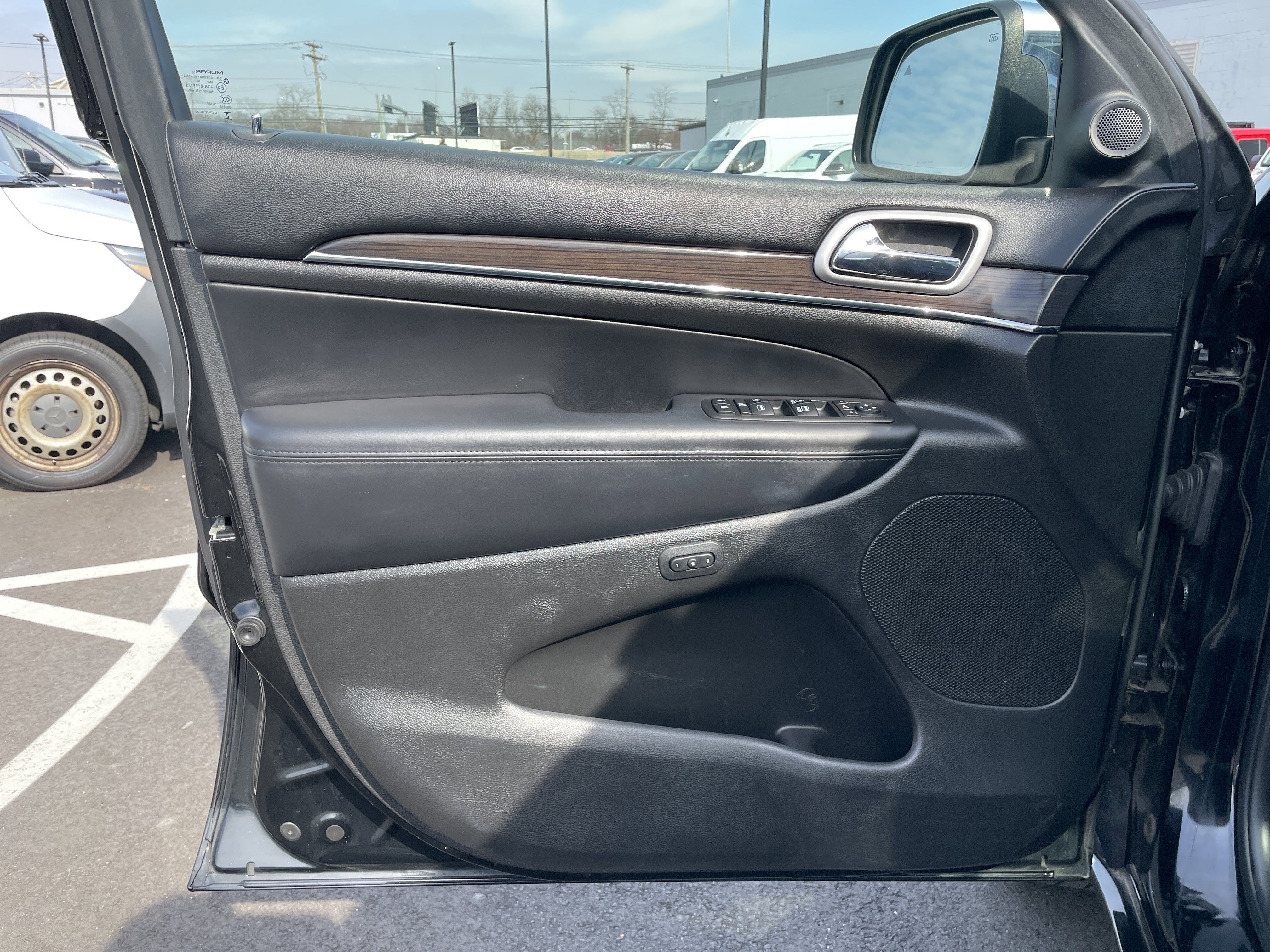 Used 2018 Jeep Grand Cherokee Overland image 38