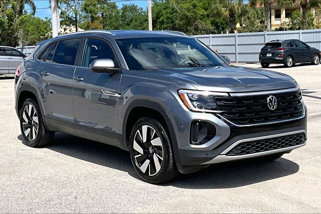 Certified 2025 Volkswagen Atlas Cross Sport SE FWD image 2