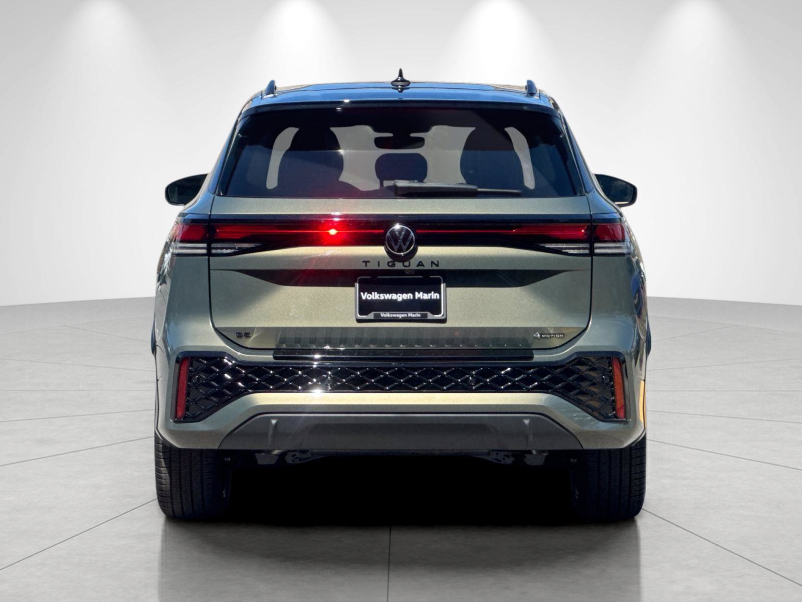 New 2026 Volkswagen Tiguan SE R-Line AWD/4WD image 4