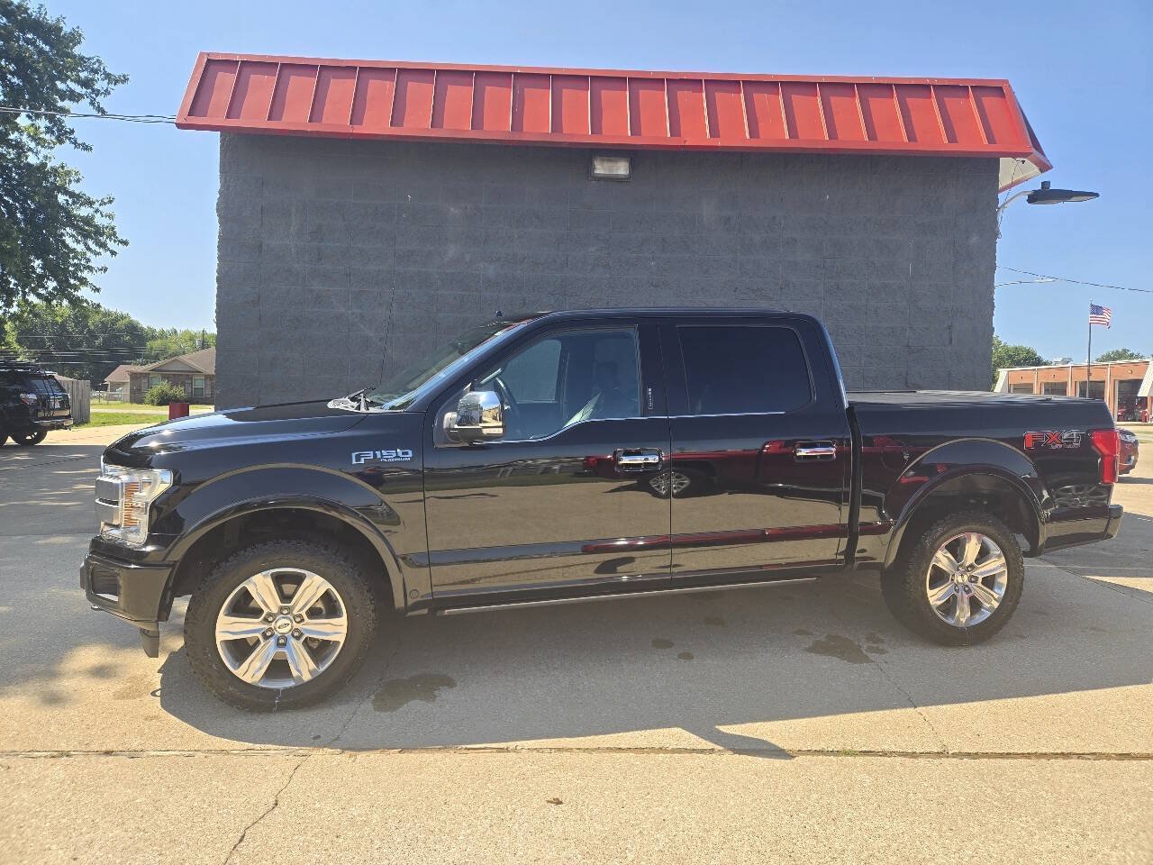 Used 2018 Ford F150 Platinum w/ Equipment Group 701A Luxury AWD/4WD image 2