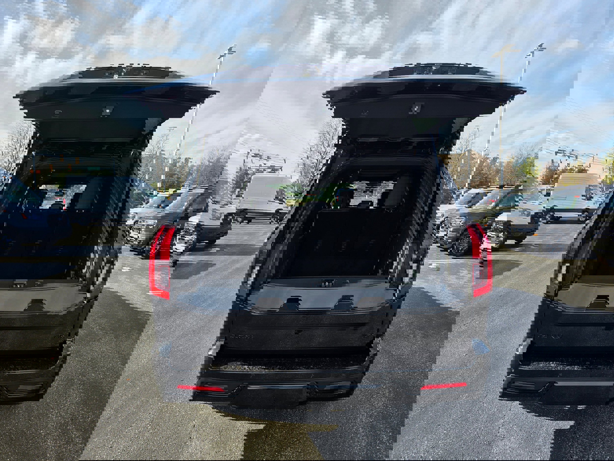 New 2025 Ford Expedition Max Platinum w/ Stealth Performance Package image 9