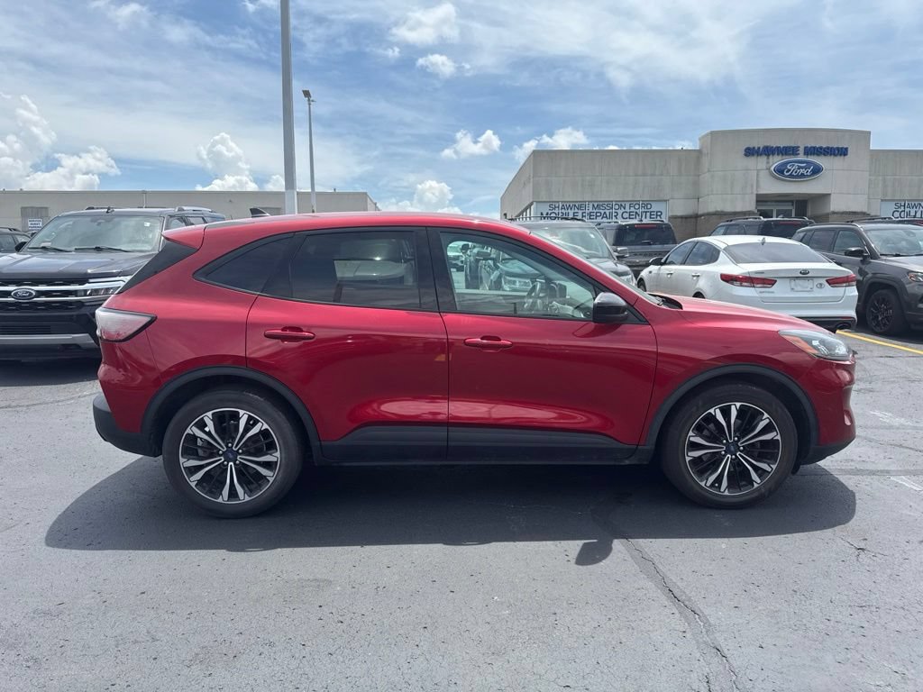 Used 2022 Ford Escape SE w/ SE Sport Appearance Package FWD image 6