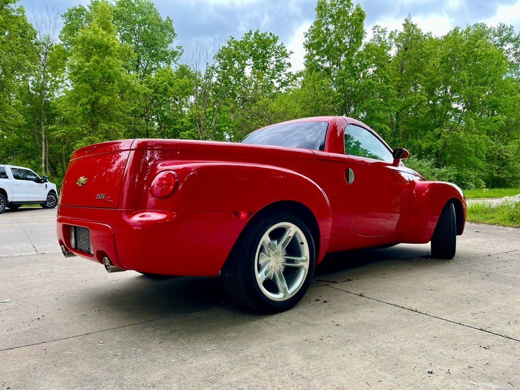 Used 2004 Chevrolet SSR w/ Preferred Equipment Group RWD image 7