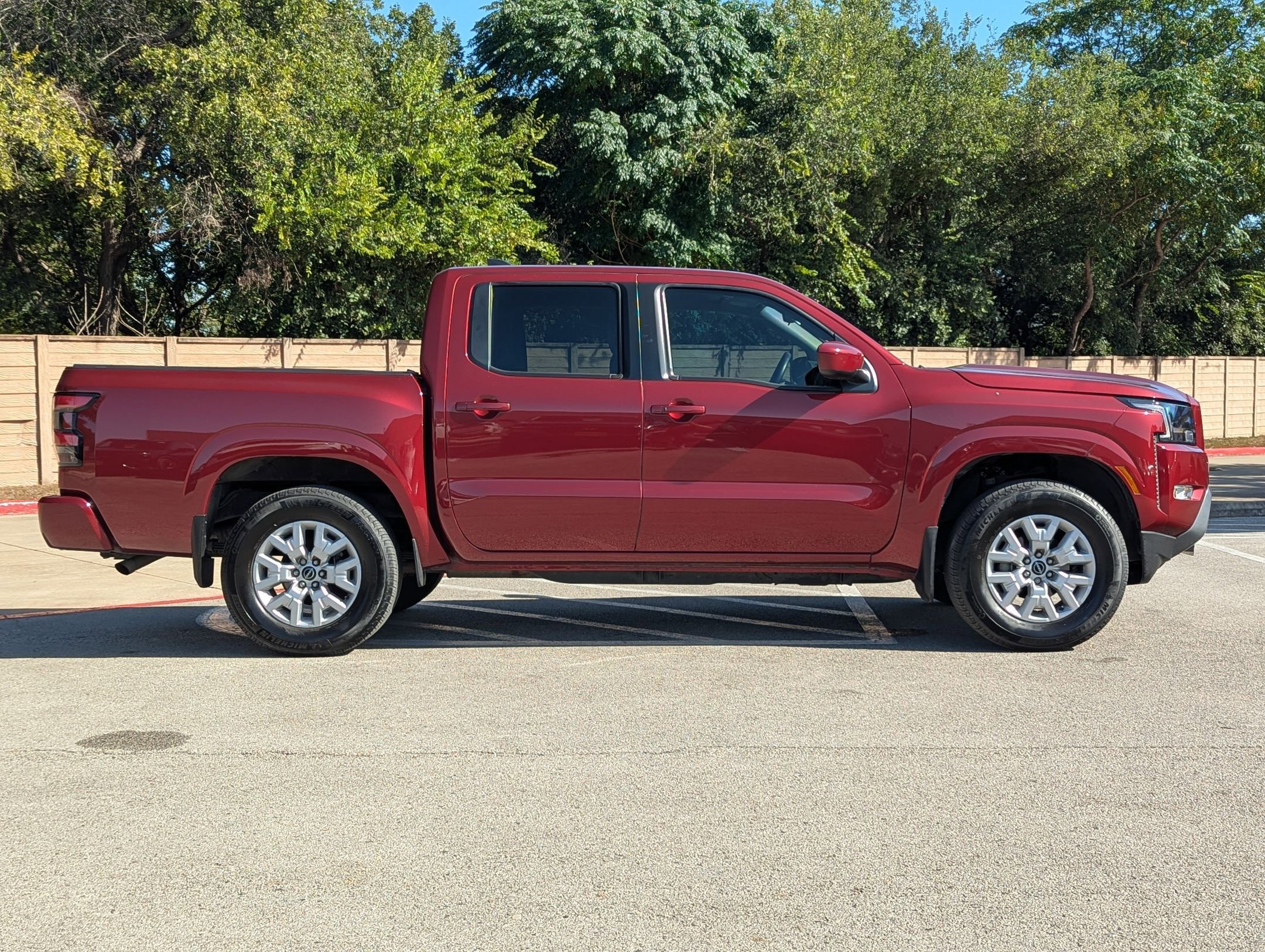 Used 2022 Nissan Frontier SV image 7