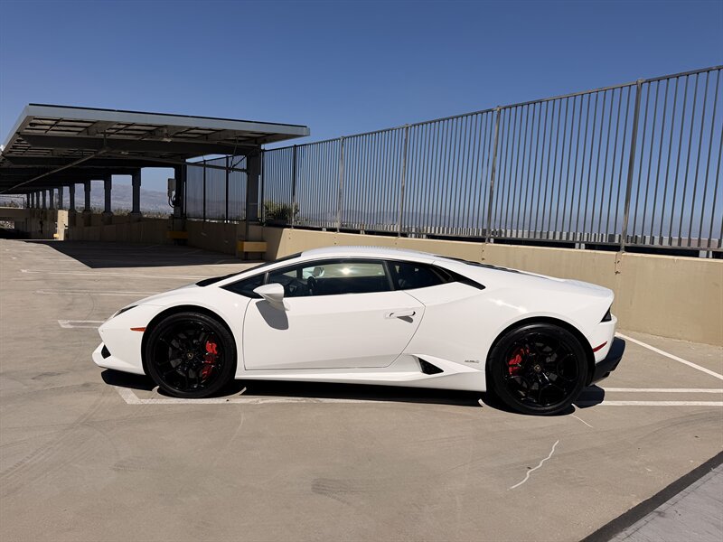 Used 2016 Lamborghini Huracan LP 610-4 AWD/4WD image 2