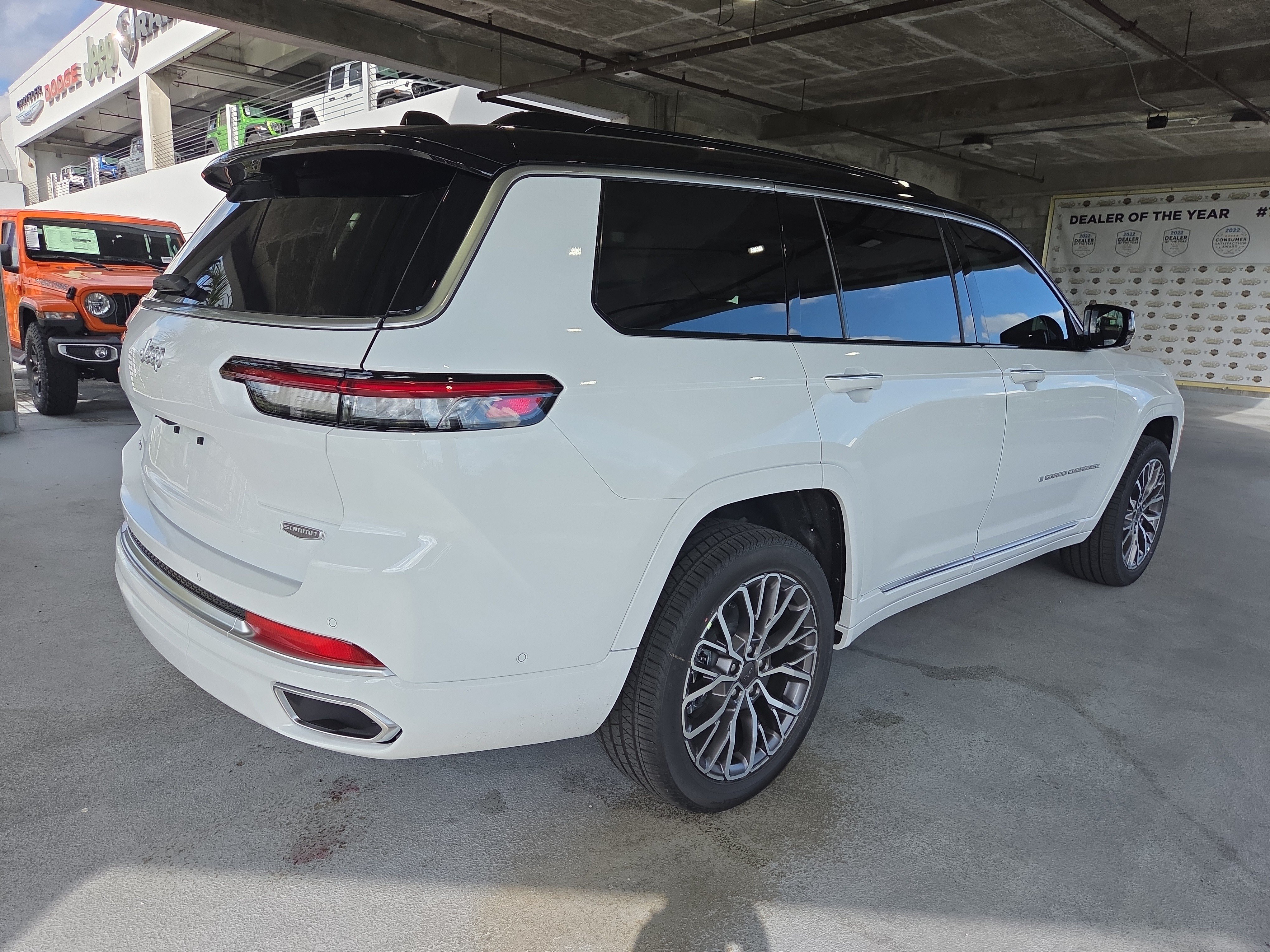 New 2025 Jeep Grand Cherokee L Summit AWD/4WD image 5