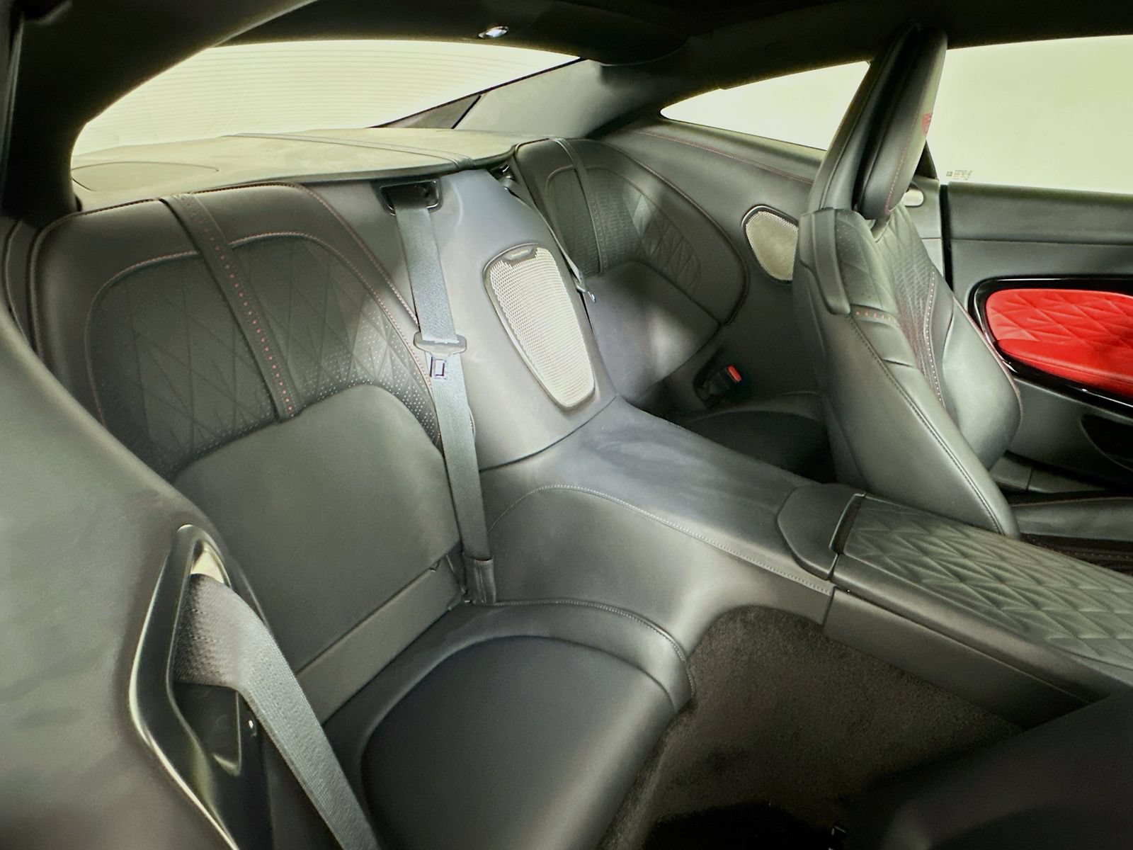 Used 2024 Aston Martin DB12 Coupe RWD image 36