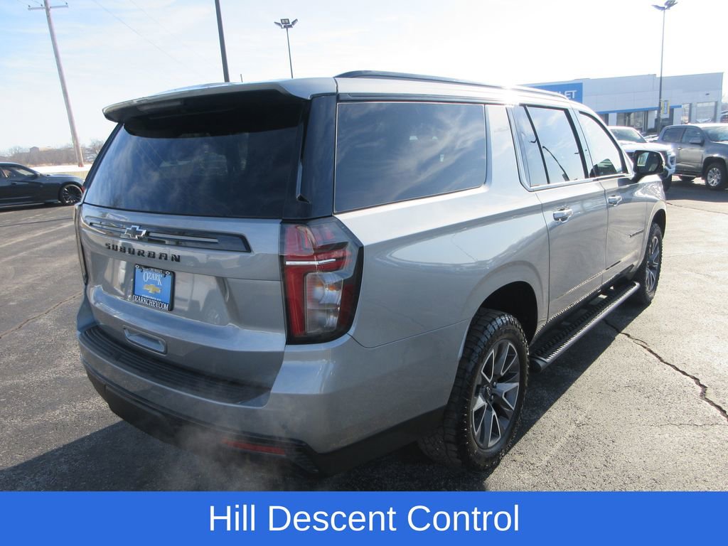 Certified 2024 Chevrolet Suburban Z71 w/ Luxury Package image 5