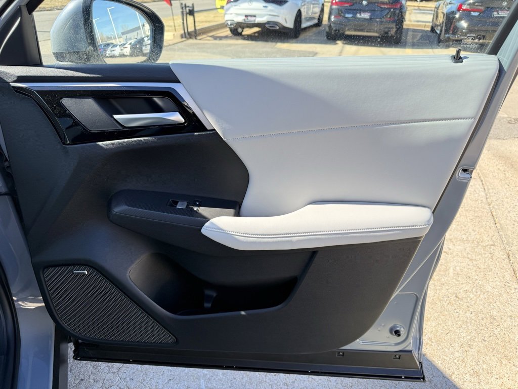 New 2026 Mitsubishi Outlander SE image 17