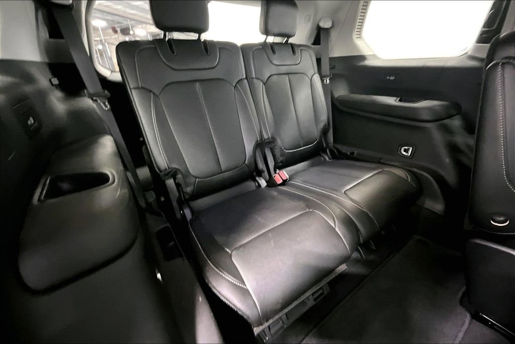 Used 2023 Jeep Grand Cherokee L Limited w/ Luxury Tech Group II RWD image 38