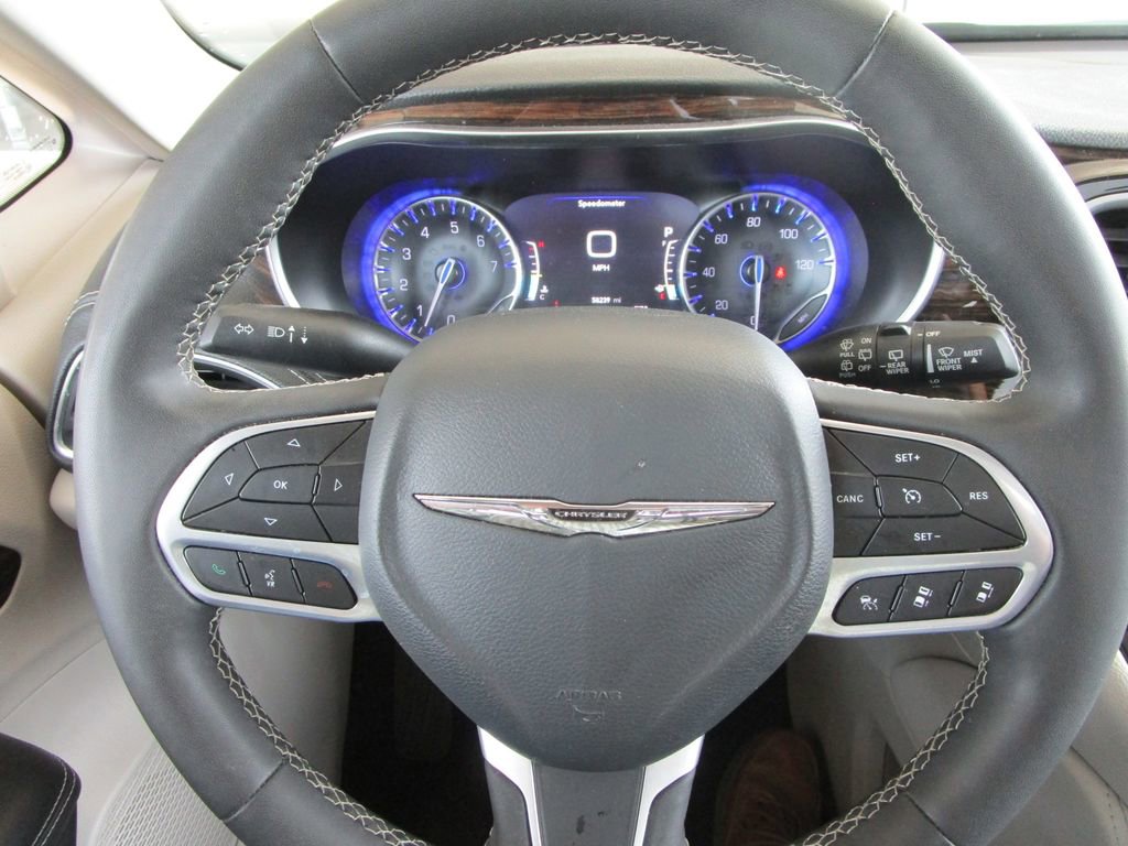 Used 2023 Chrysler Pacifica Limited FWD image 35