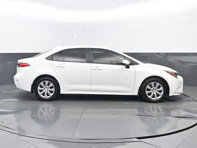Used 2025 Toyota Corolla LE image 2