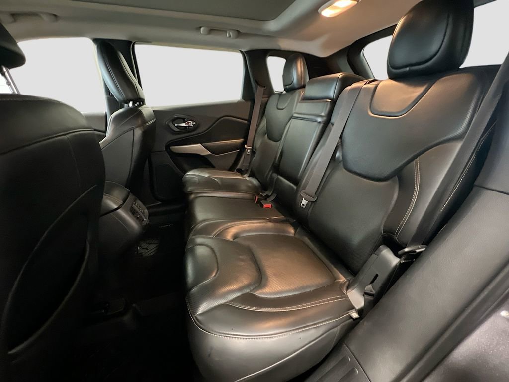 Used 2017 Jeep Cherokee Limited w/ Luxury Group AWD/4WD image 21