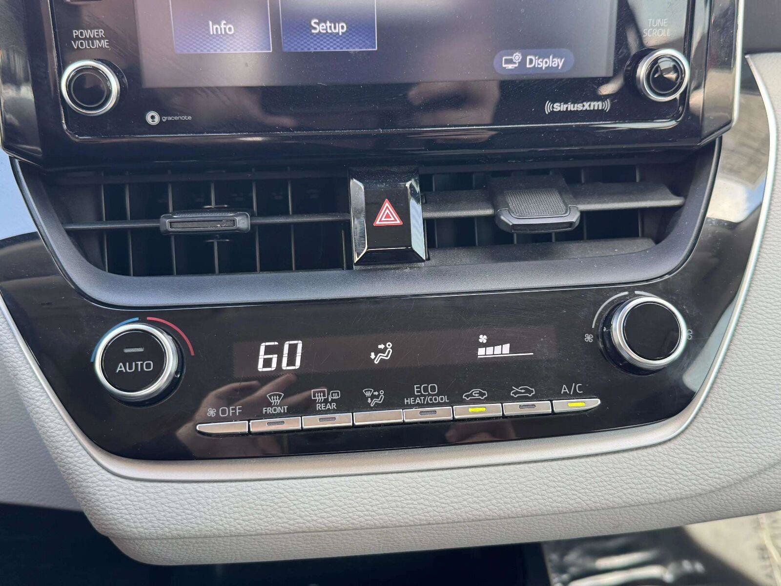 Used 2021 Toyota Corolla LE FWD image 28