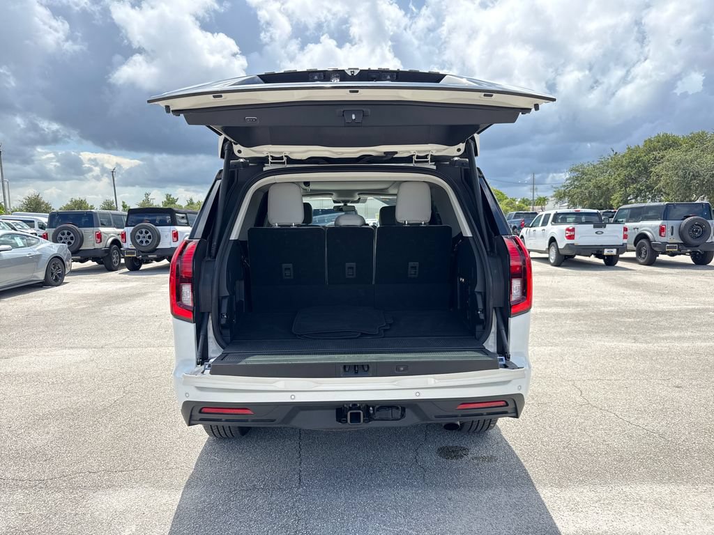 Used 2025 Ford Expedition Active RWD image 34