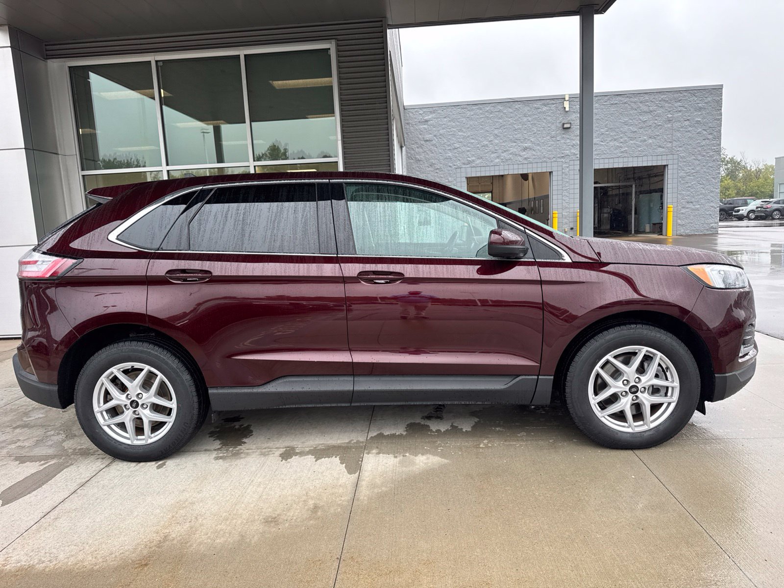 Certified 2024 Ford Edge SEL w/ Convenience Package AWD/4WD image 9