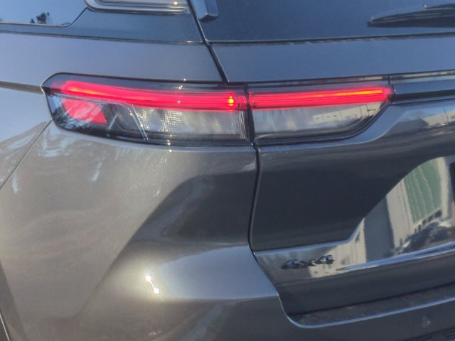 New 2026 Jeep Grand Cherokee Altitude AWD/4WD image 21