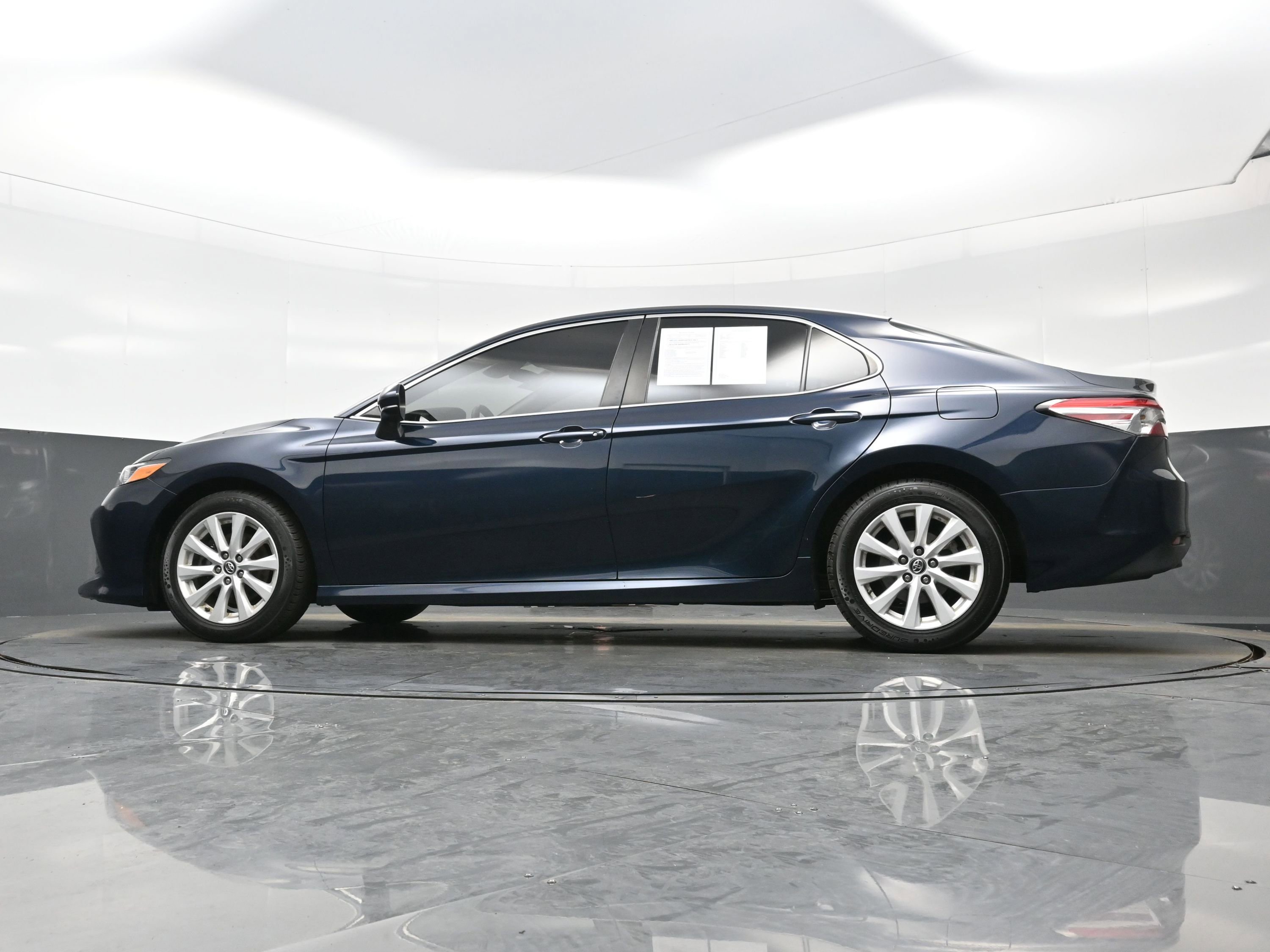 Used 2019 Toyota Camry LE image 28